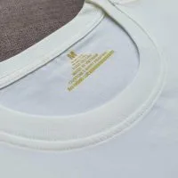 Chi tiết cổ áo áo thun cổ tròn ngắn tay cotton cao cấp màu trắng