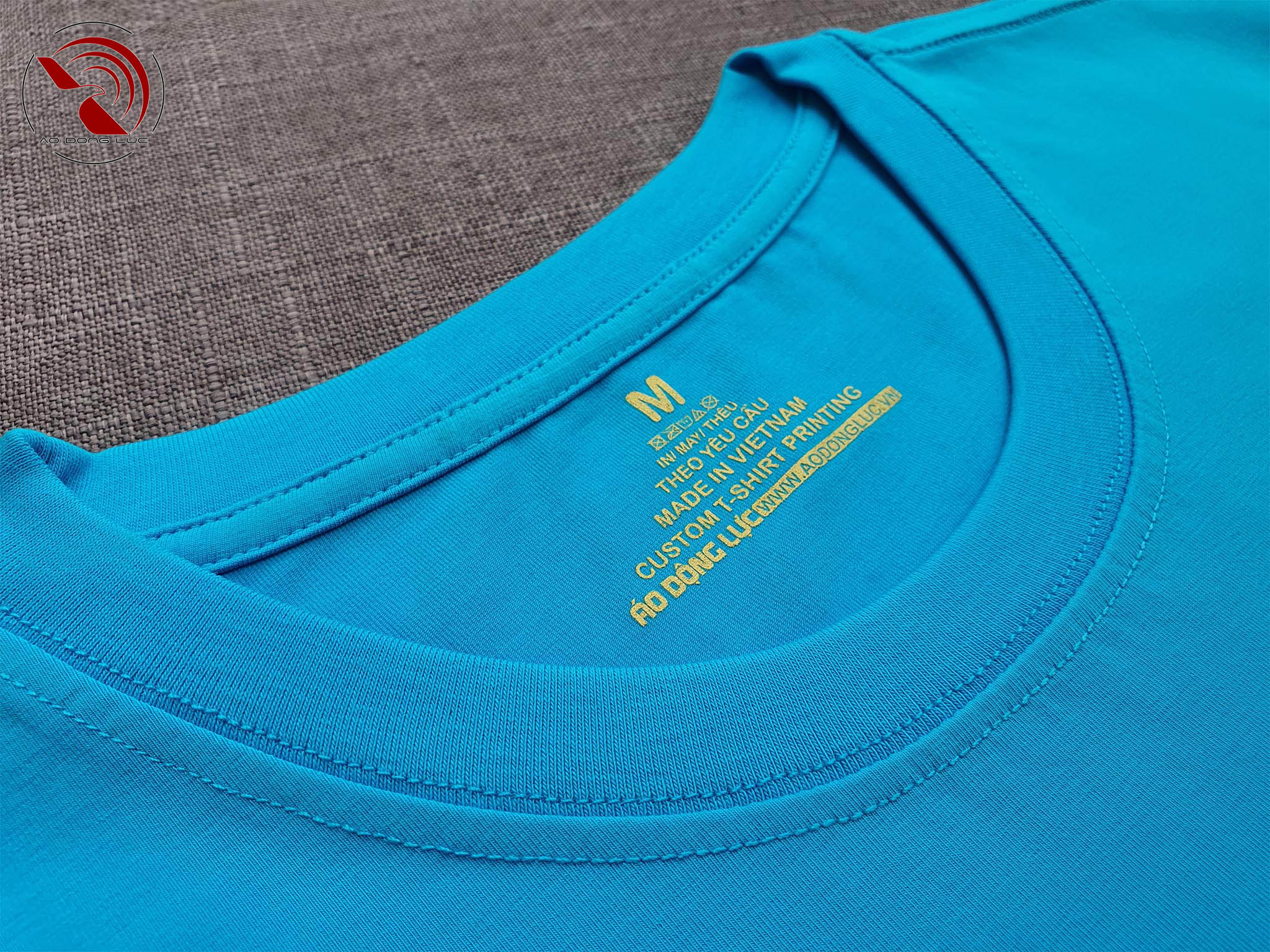Áo thun cổ tròn xanh ya - ao dong luc Chi tiết cổ áo áo thun cổ tròn ngắn tay cotton cao cấp xanh ya