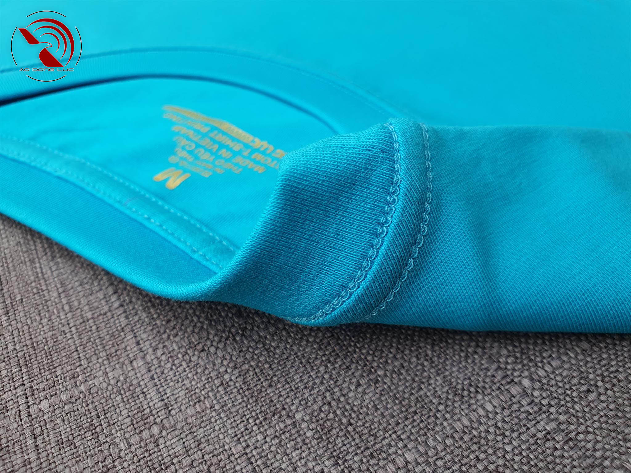 Áo thun cổ tròn xanh ya - ao dong luc Chi tiết đường may móc xích cổ áo áo thun cổ tròn ngắn tay cotton cao cấp xanh ya