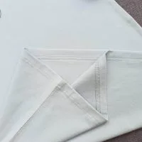 Chi tiết vạt áo áo thun cổ tròn cotton cao cấp màu xám ghi đá