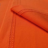 Chi tiết đường may áo thun cổ tròn ngắn tay cotton cao cấp màu cam