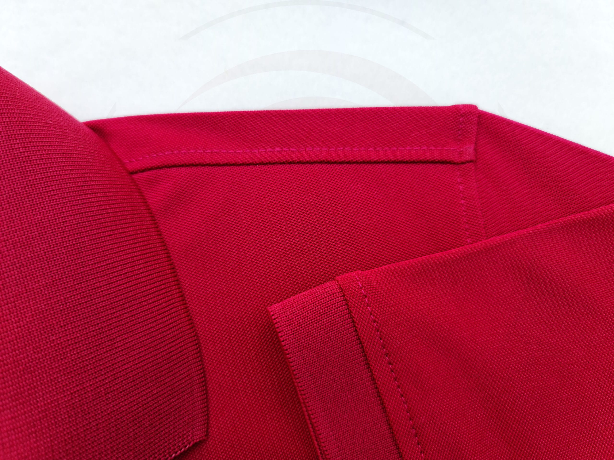 áo thun polo, áo thun trơn, áo cổ trụ, cổ bẻ, áo phông Chi tiết đường may áo thun cổ trụ polo bo trơn cá sấu lạnh màu đỏ đô