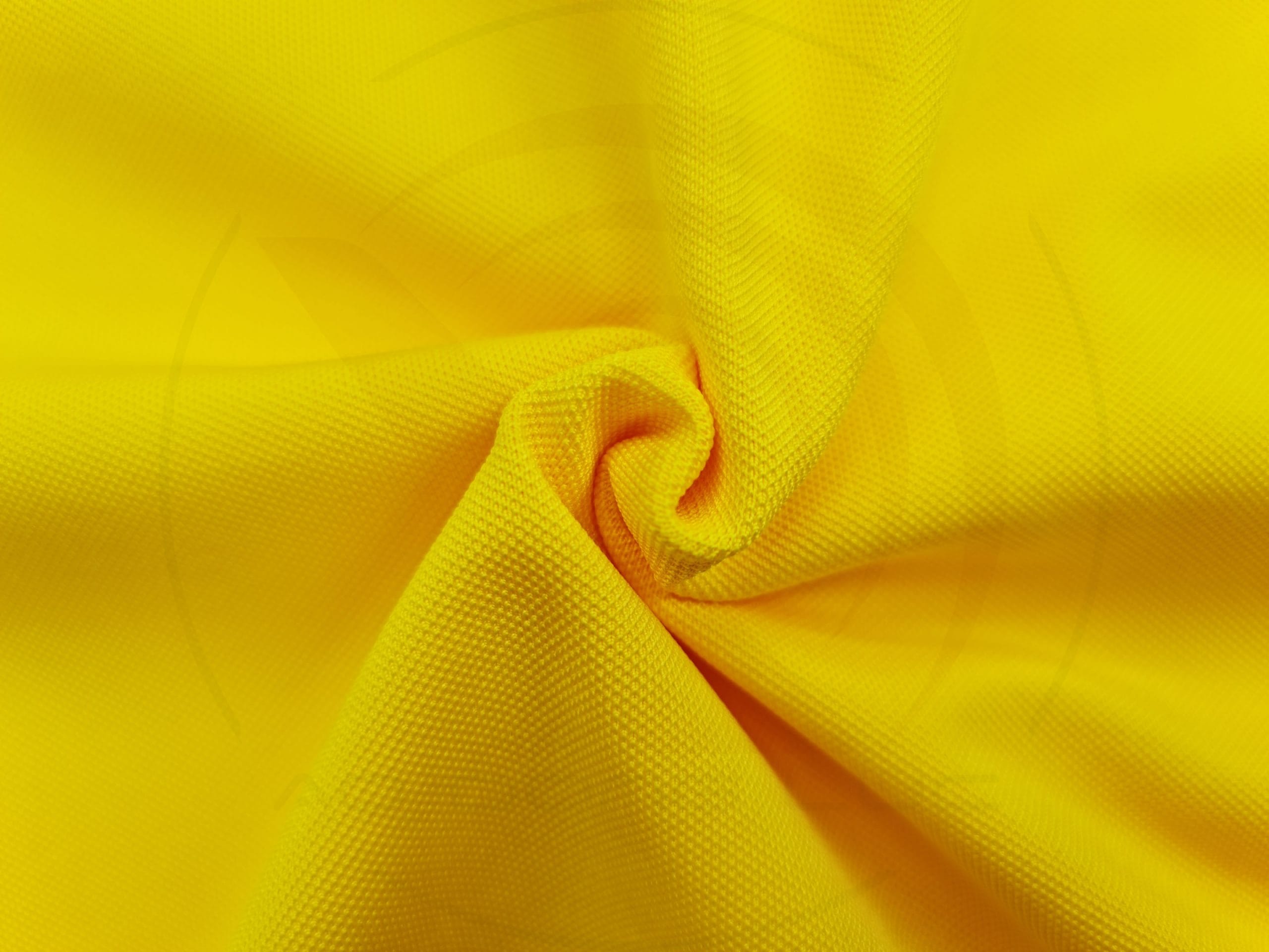 Chất vải áo thun cổ trụ polo bo trơn cá sấu lạnh poly thấm hút màu vàng nghệ