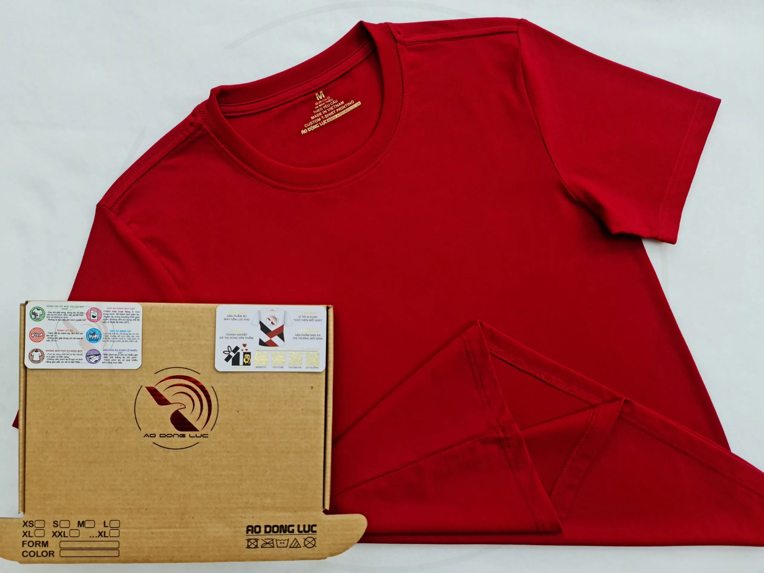 Áo thun cổ tròn ngắn tay cotton unisex màu đỏ đô
