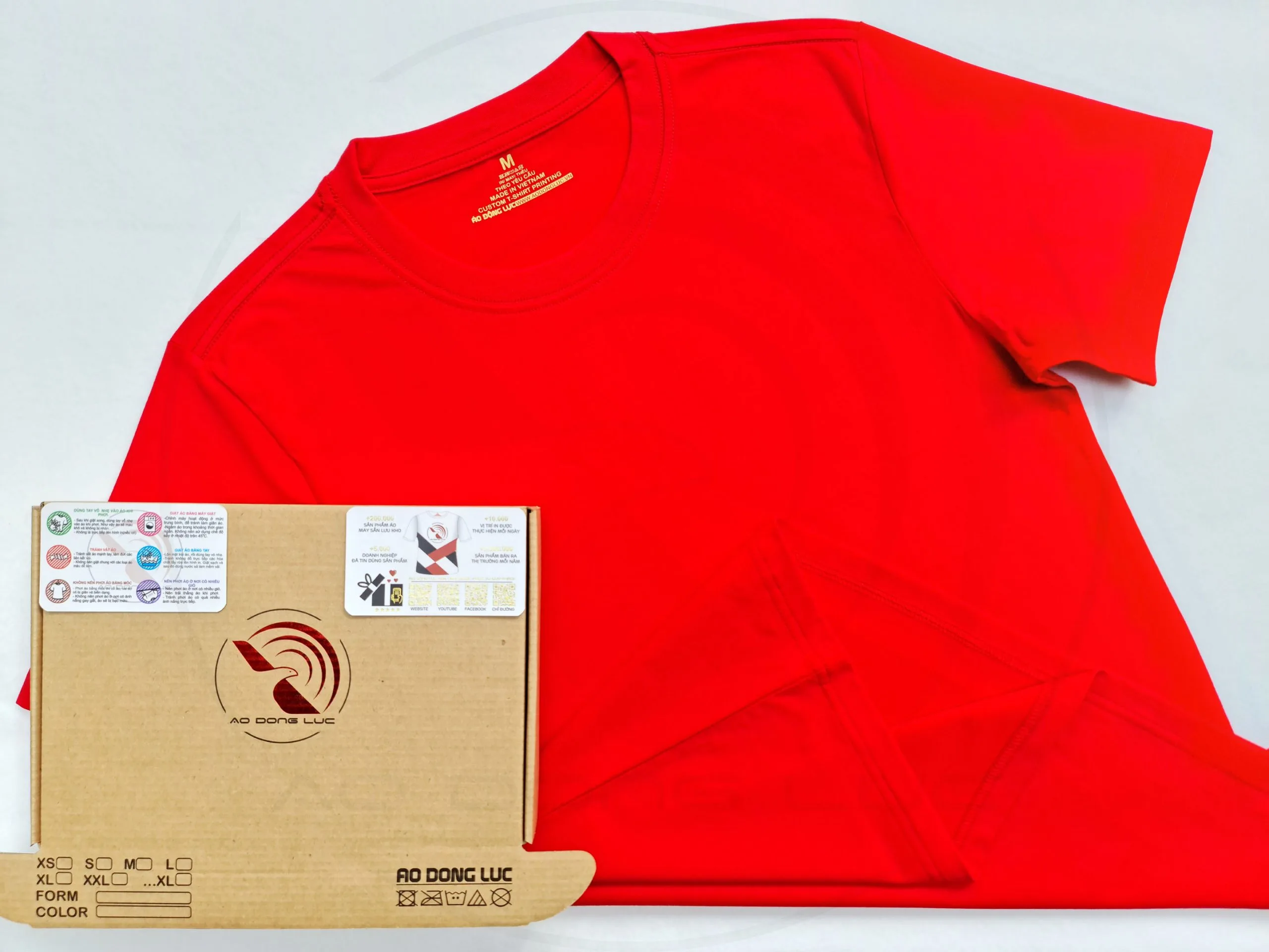 Áo thun cổ tròn ngắn tay cotton unisex màu đỏ tươi
