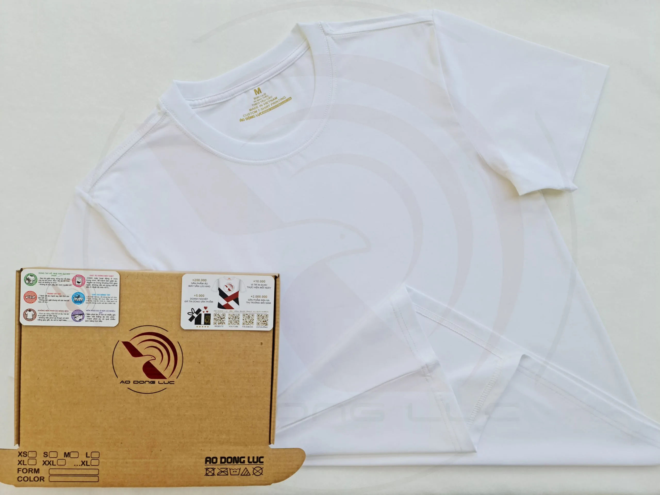 Áo thun cổ tròn ngắn tay cotton unisex màu trắng