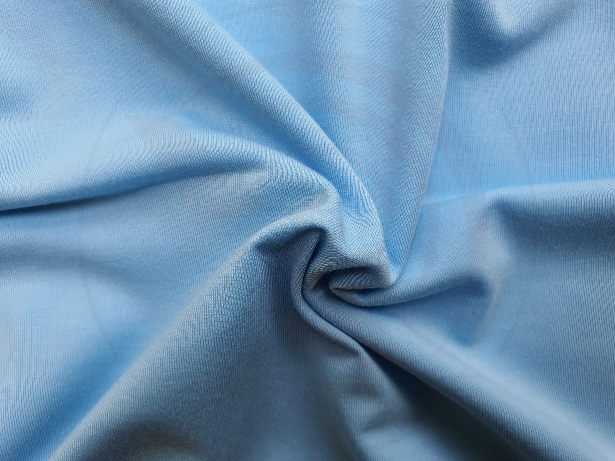 Hình chụp cận cảnh chất vải áo thun cổ tròn ngắn tay supe unisex màu thiên thanh