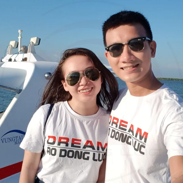 Áo đôi mẫu áo thun động lực cổ tròn ngắn tay unisex màu trắng in Dream