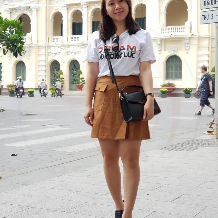 Mẫu áo thun động lực cổ tròn ngắn tay unisex in chữ Dream của Áo Động Lực (nữ mặc)