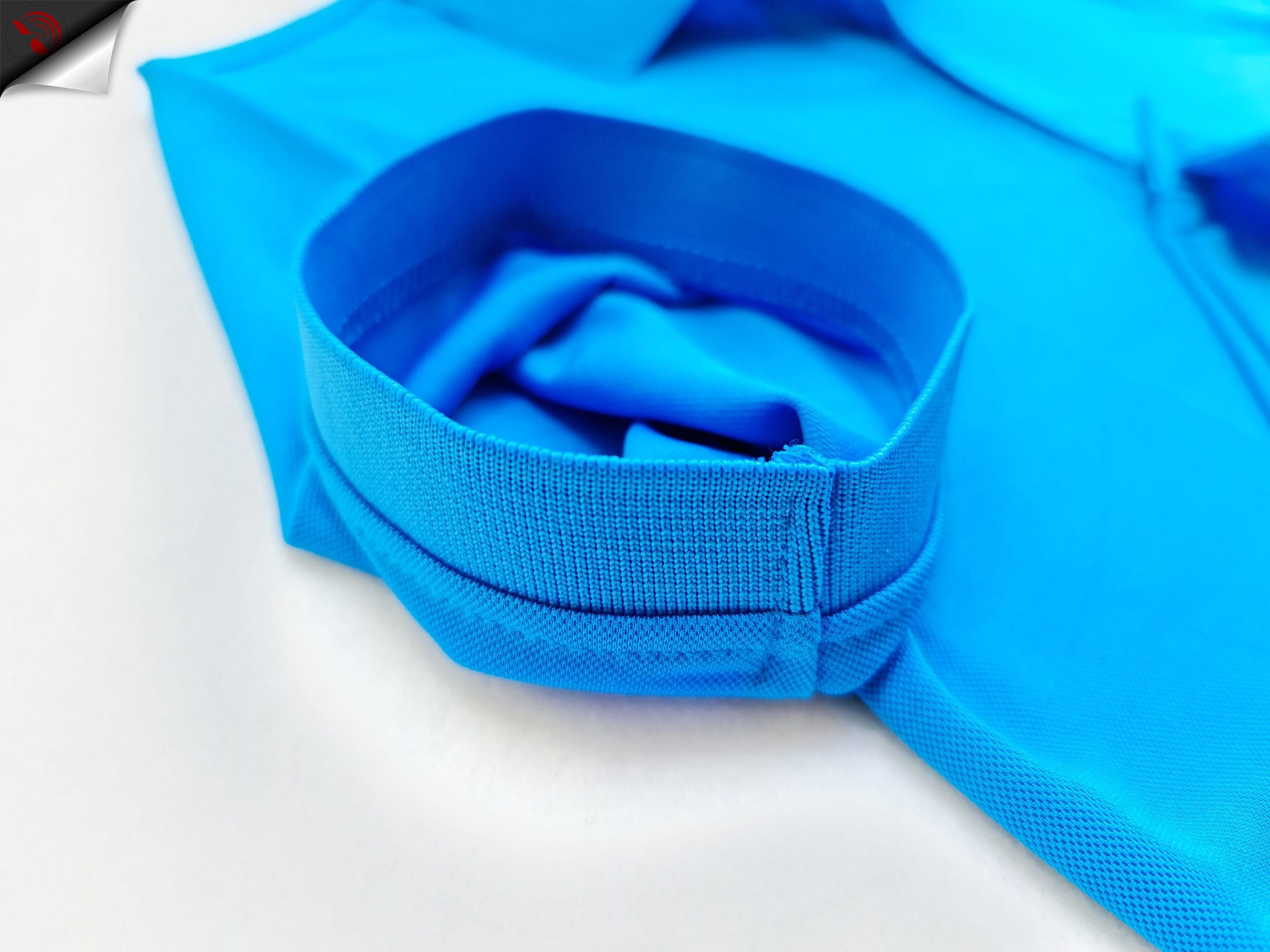 Chi tiết bo tay spandex áo cổ trụ polo bo trơn cá sấu mè xanh ya