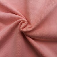 Hình chụp cận cảnh chất vải áo thun cổ tròn supe unisex màu hồng dâu