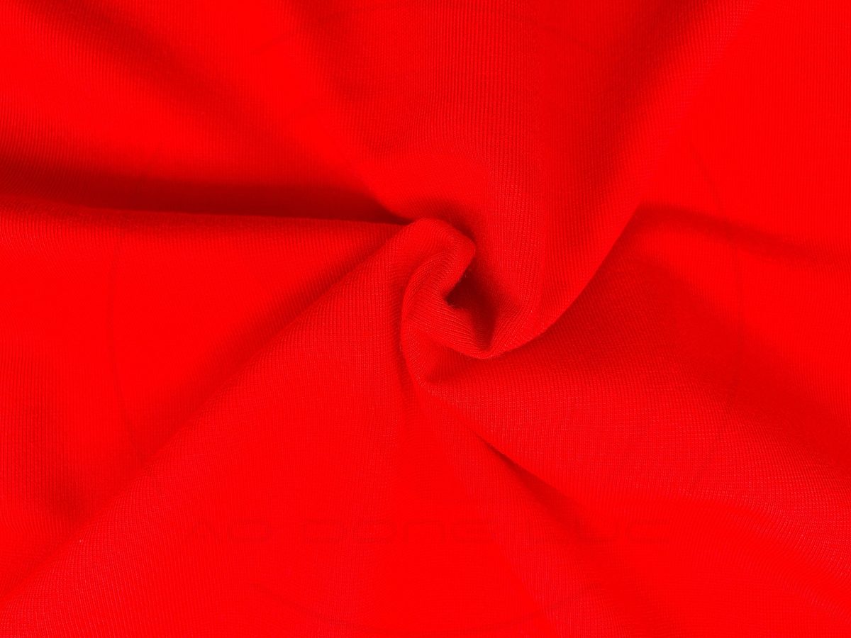 Hình chụp cận cảnh chất vải áo thun cổ tròn ngắn tay supe unisex đỏ tươi
