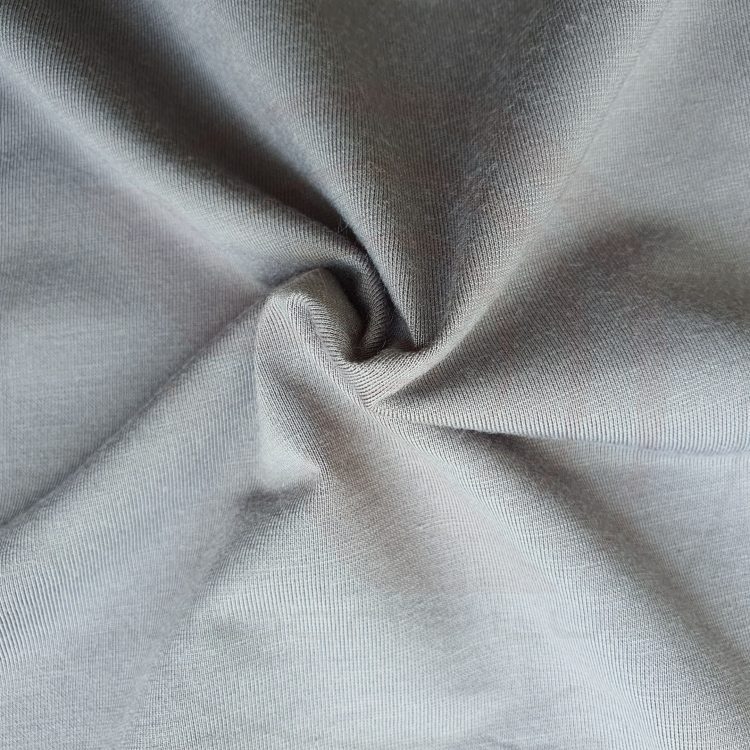 Hình chụp cận cảnh chất vải áo thun cổ tròn ngắn tay supe unisex màu xám lợt