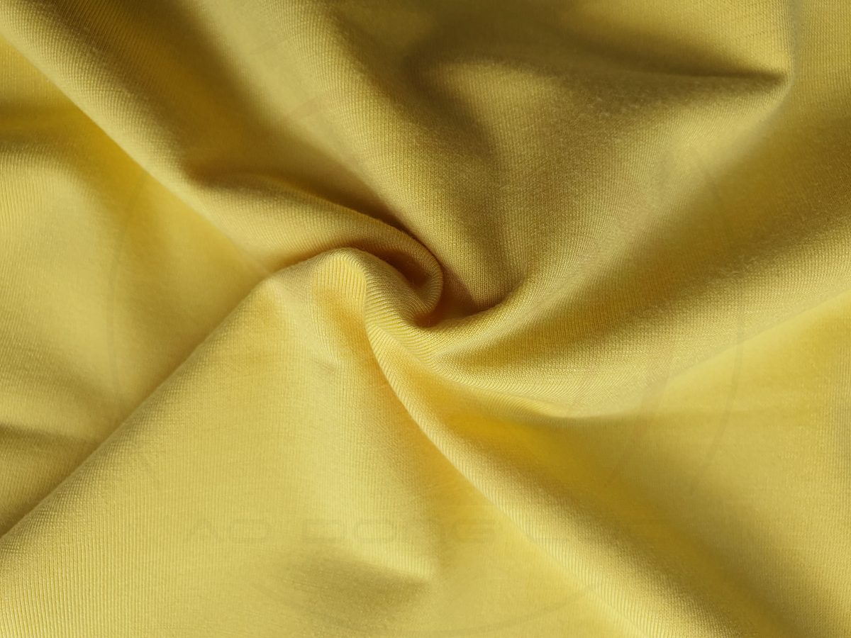 Hình chụp cận cảnh chất vải áo thun cổ tròn ngắn tay supe unisex màu vàng