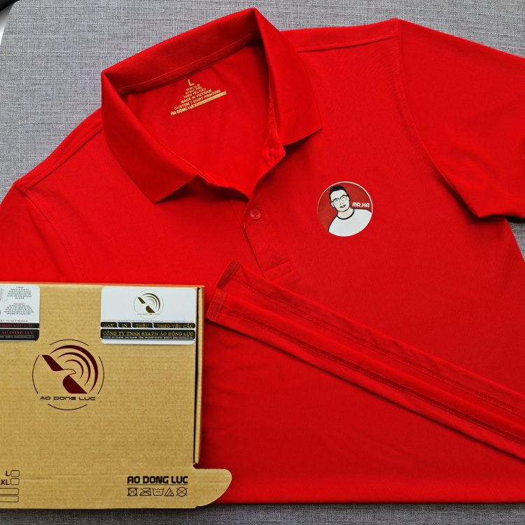 Đồng phục áo thun polo bo trơn màu đỏ in kỹ thuật số logo