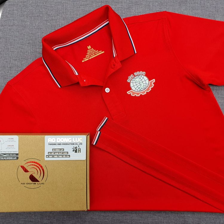Đồng phục áo thun polo bo sọc màu đỏ in logo ngực