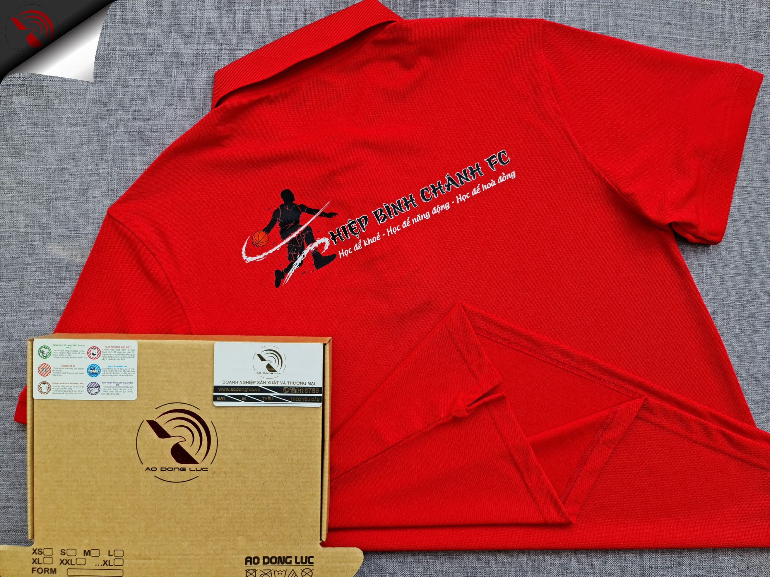 Đồng phục áo thun polo bo trơn màu đỏ in kỹ thuật số