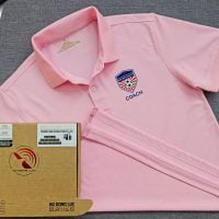 Đồng phục áo thun polo bo trơn màu hồng phấn in kỹ thuật số
