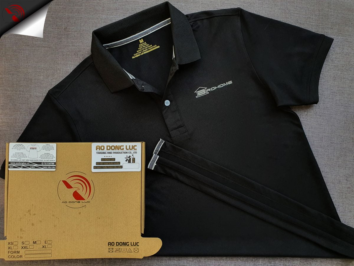 Đồng phục áo thun polo bo trơn màu đen in decal phản quang logo
