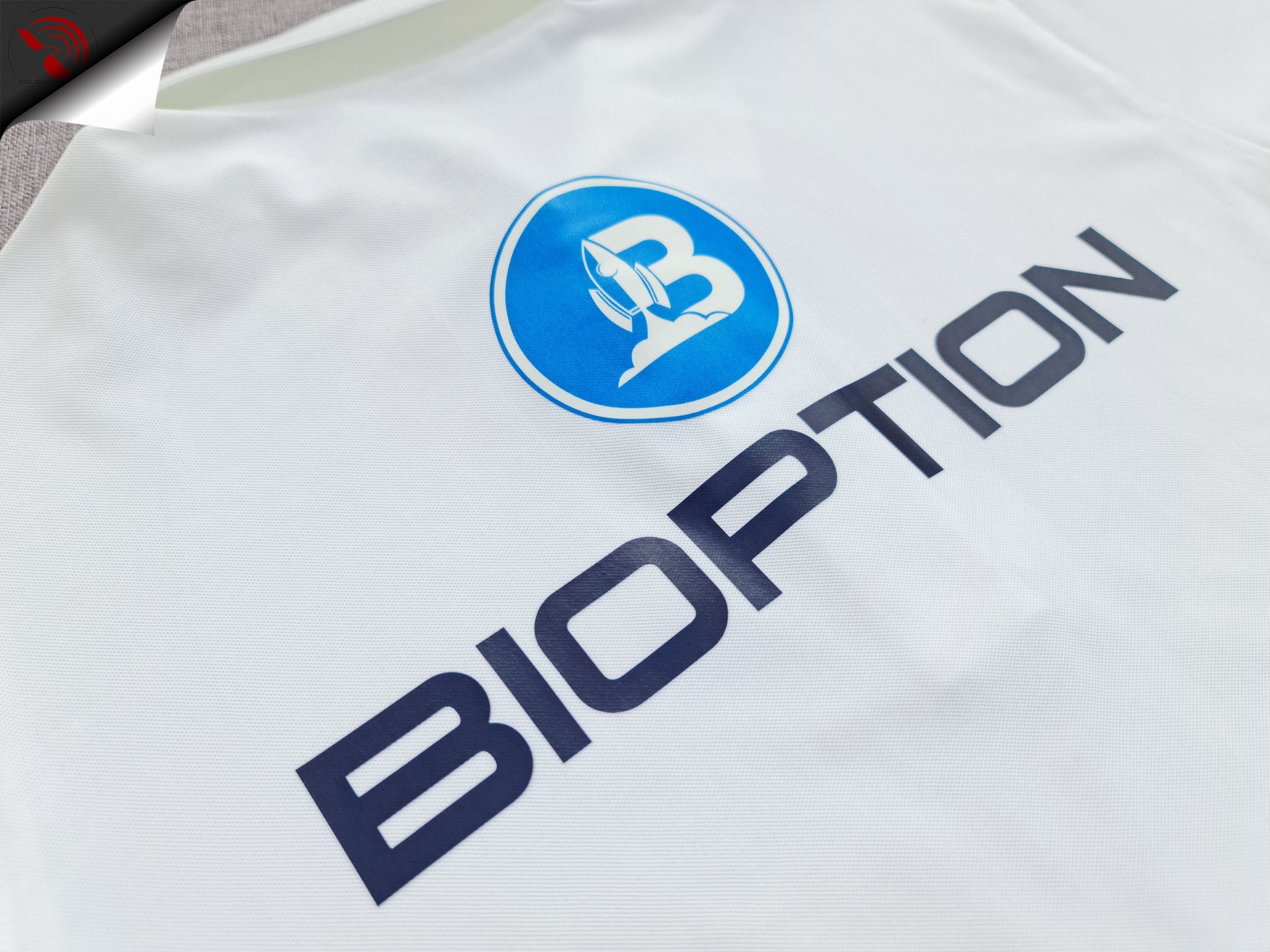 ao-polo-dong-phuc-mau-trang-in-kts-3t-group-boption-lung Hình in kỹ thuật số logo lên áo thun đồng phục polo bo trơn màu trắng