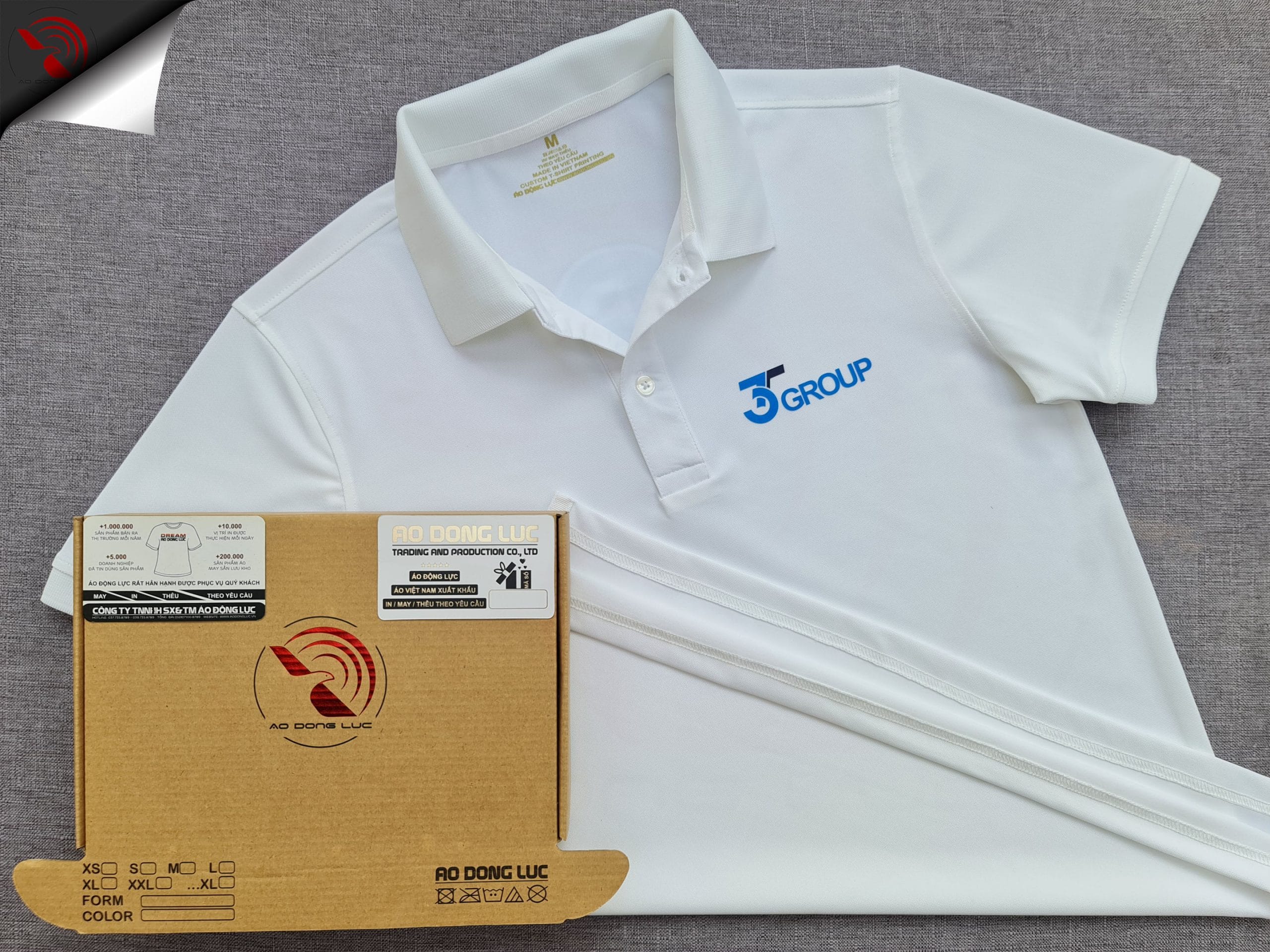 ao-polo-dong-phuc-mau-trang-in-kts-3t-group-boption-truoc Đồng phục áo thun polo bo trơn màu trắng in kỹ thuật số logo