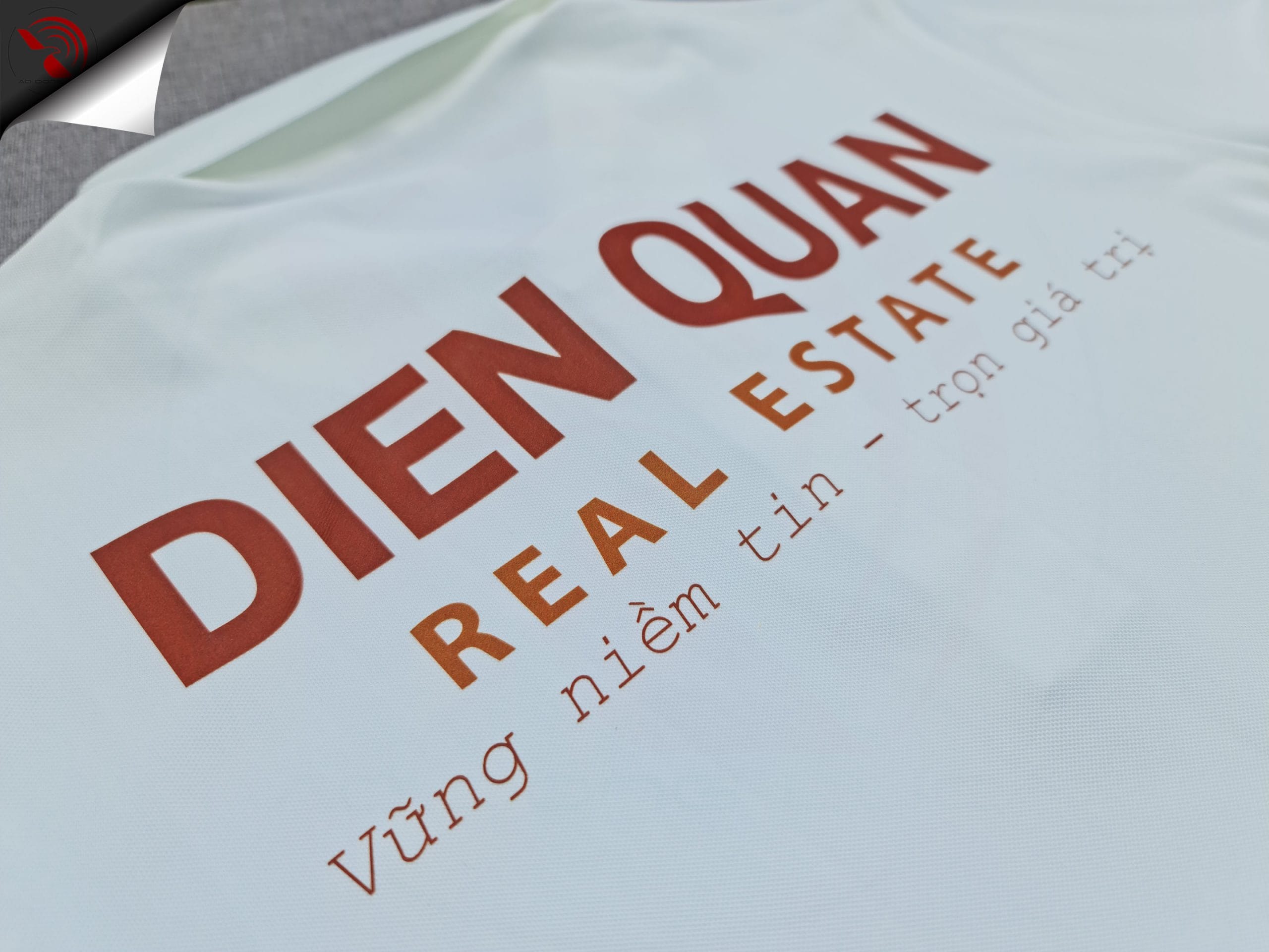 Đồng phục áo thun polo bo trơn màu trắng in kỹ thuật số