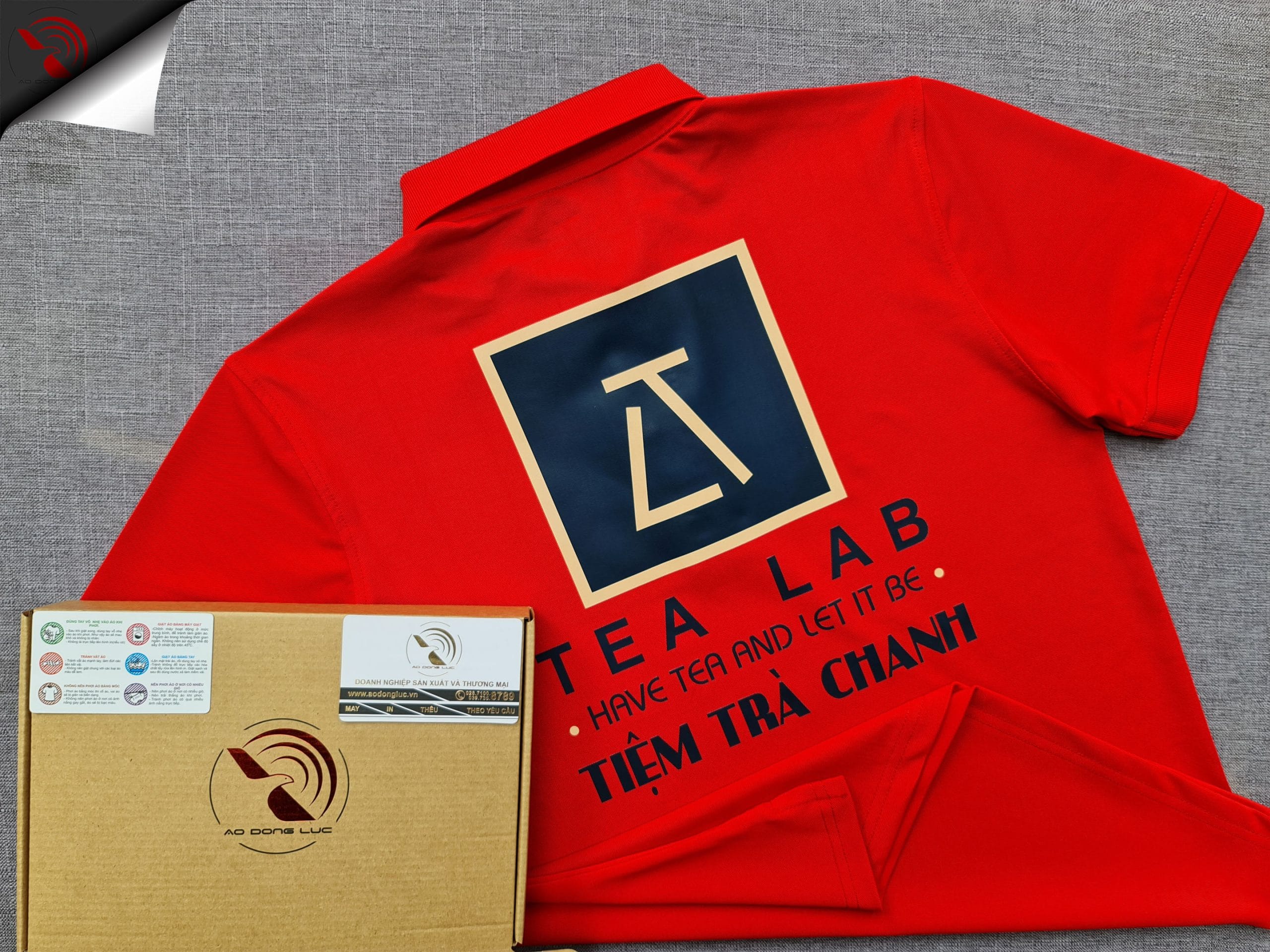 Đồng phục áo thun polo bo trơn màu đỏ in kỹ thuật số