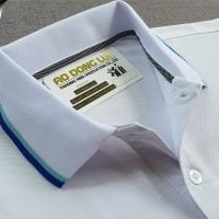 Hình chi tiết áo thun đồng phục polo màu trắng dệt bo sọc theo yêu cầu