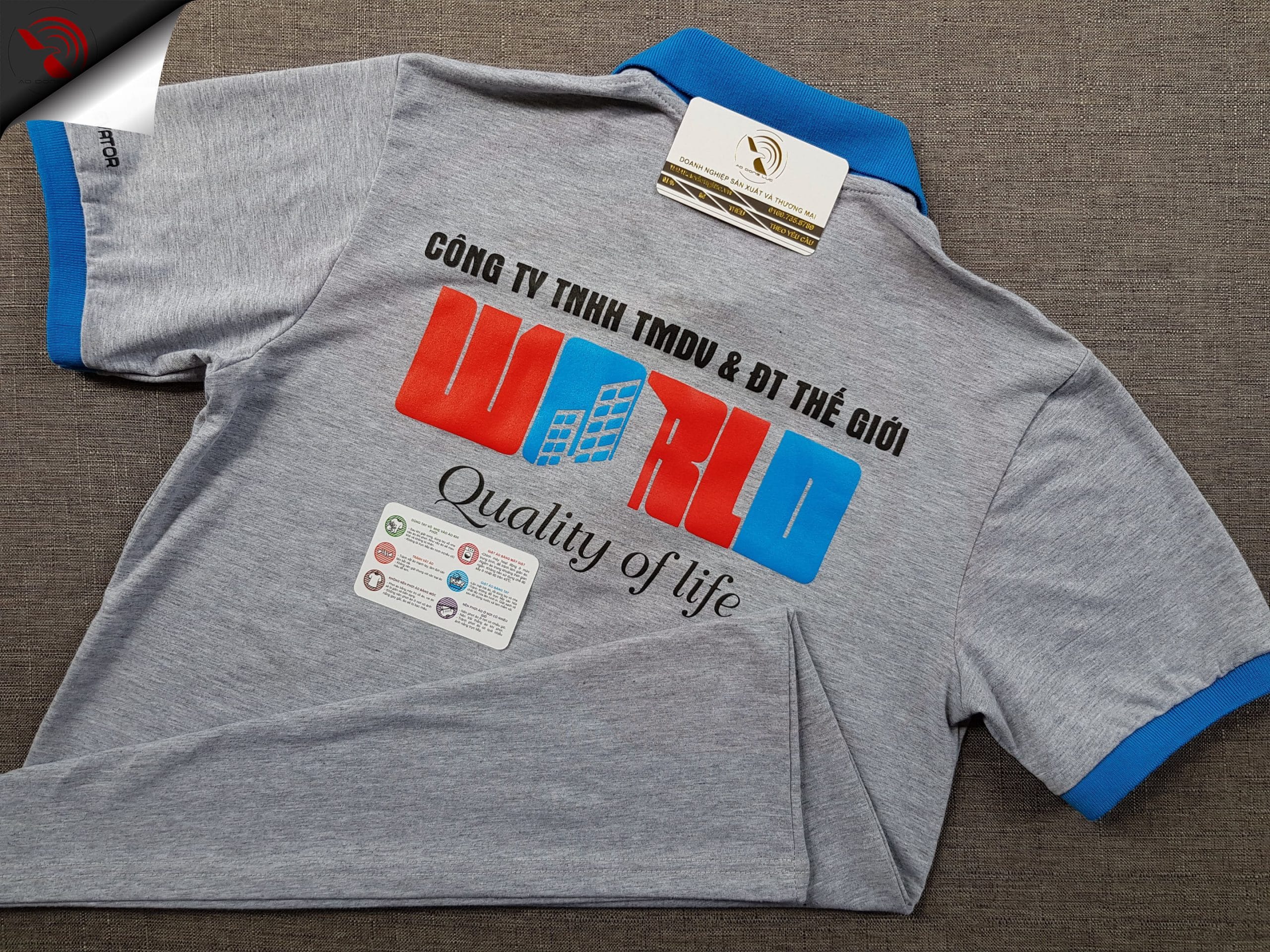 Đồng phục áo thun polo xám tiêu phối xanh ya in lụa logo