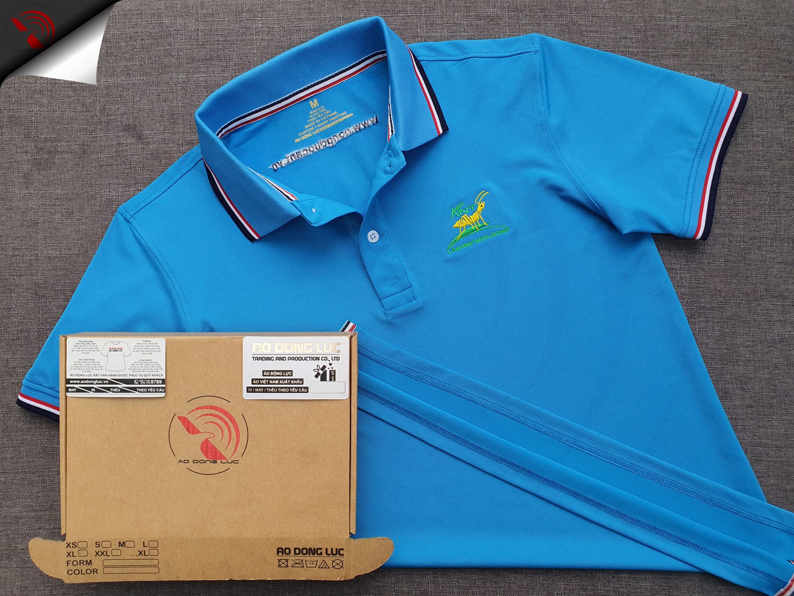 Đồng phục áo thun polo bo sọc màu xanh ya thêu logo