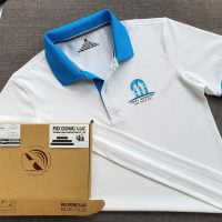 Đồng phục áo thun polo trắng phối bo tay bo cổ trụ trong xanh ya in chuyển nhiệt logo