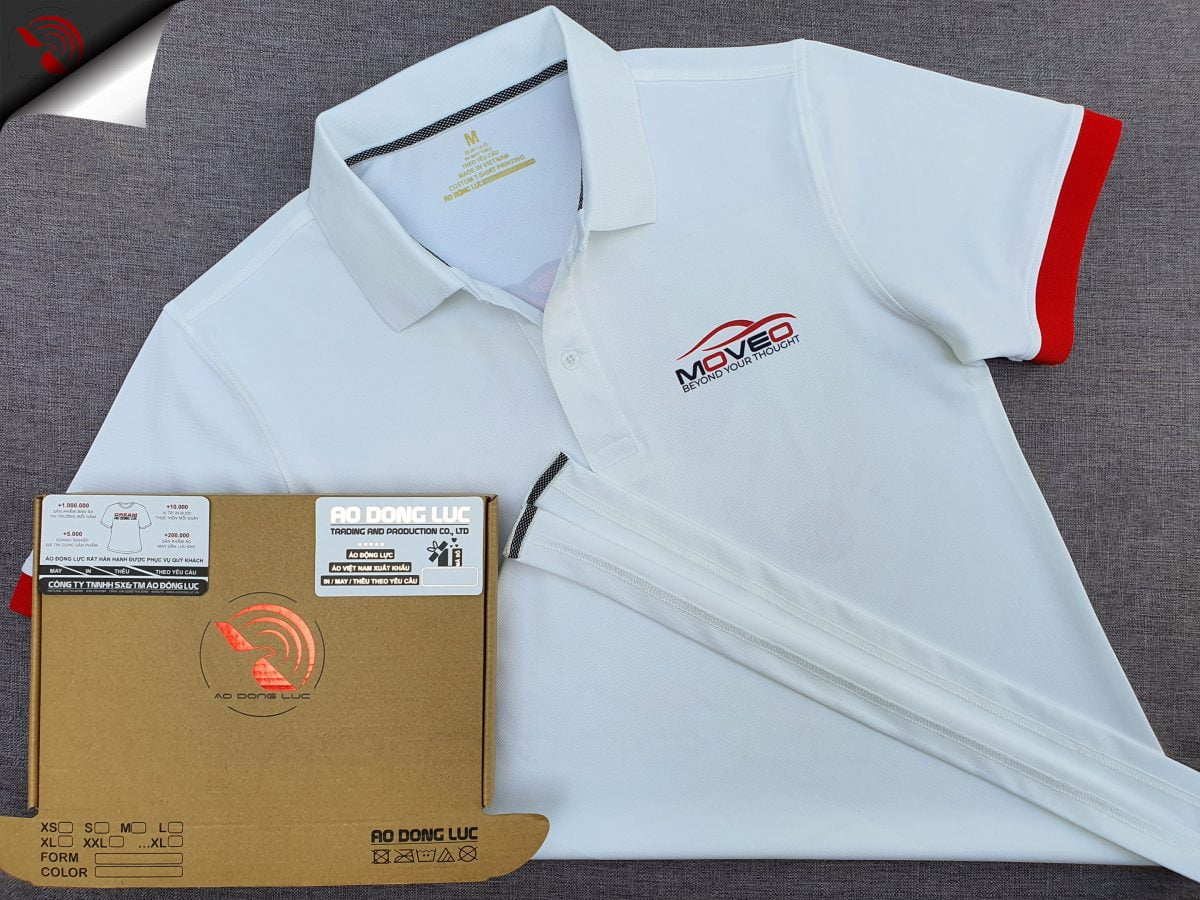 Đồng phục áo thun polo màu trắng may phối bo tay màu đỏ in chuyển nhiệt logo