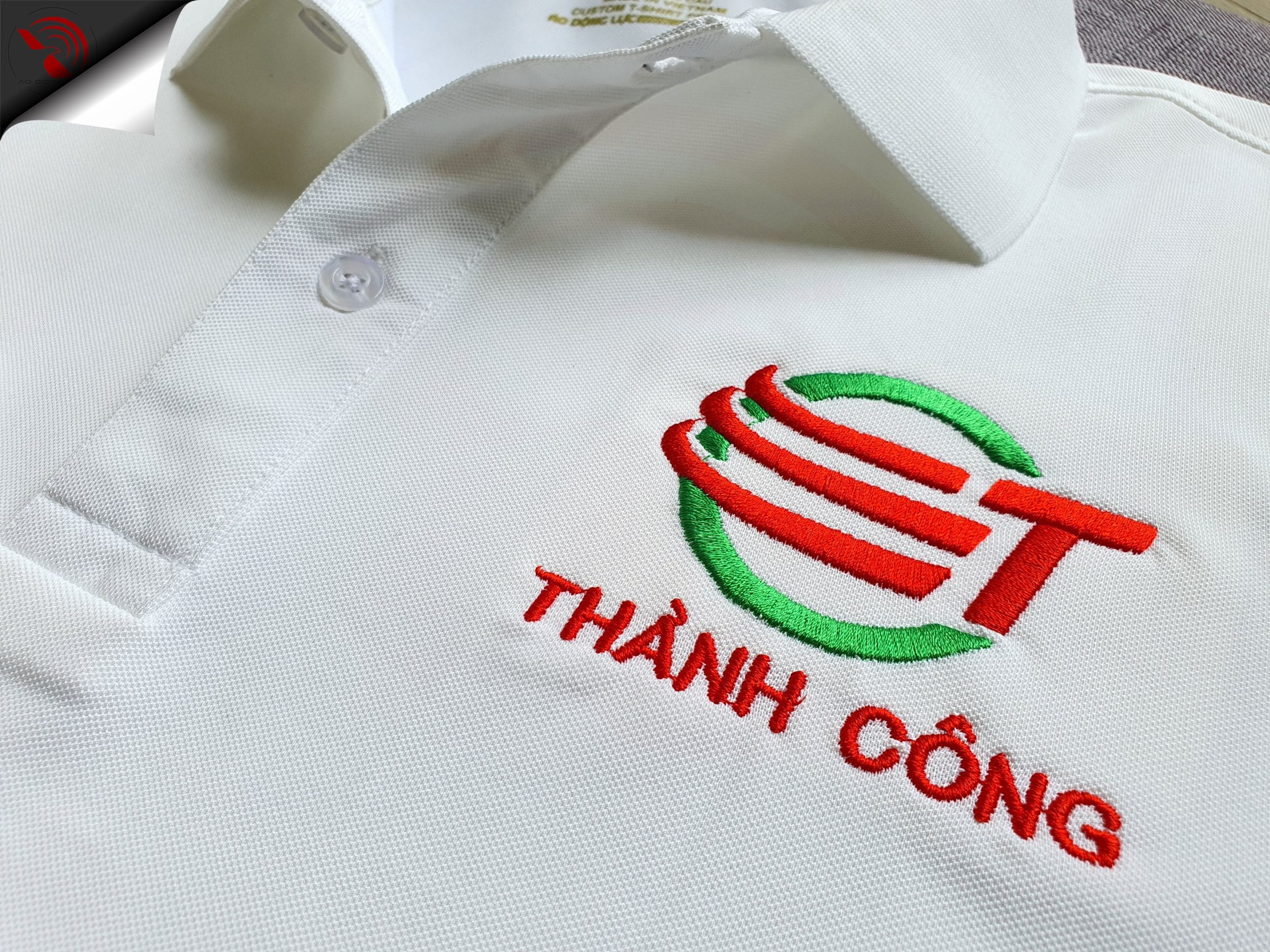 Thêu vi tính logo áo thun đồng phục theo yêu cầu