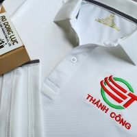 Đồng phục áo thun polo bo trơn màu trắng thêu logo