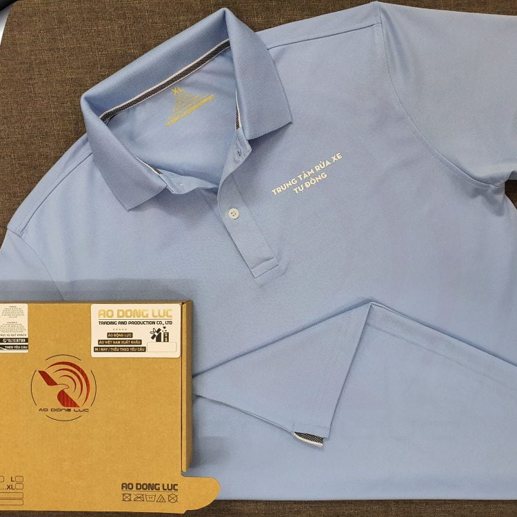 Đồng phục áo thun polo bo trơn xanh biển in decal logo