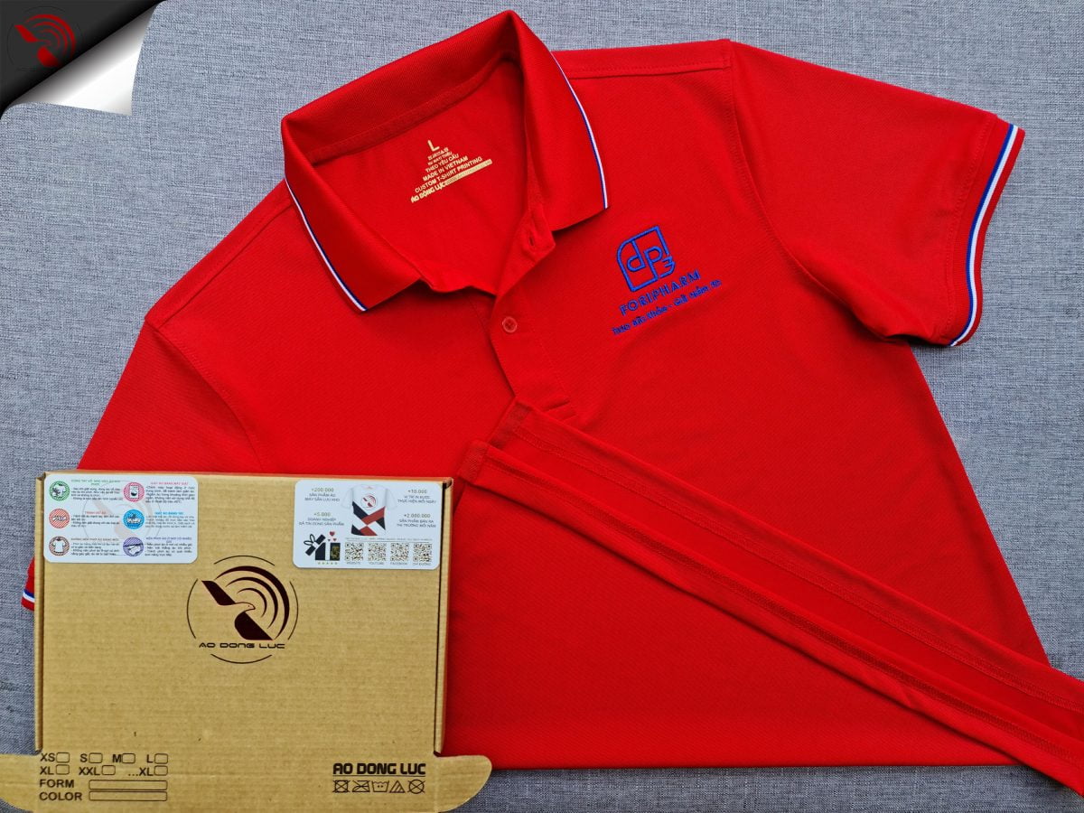 Đồng phục áo thun polo màu đỏ dệt bo theo yêu cầu thêu logo ngực