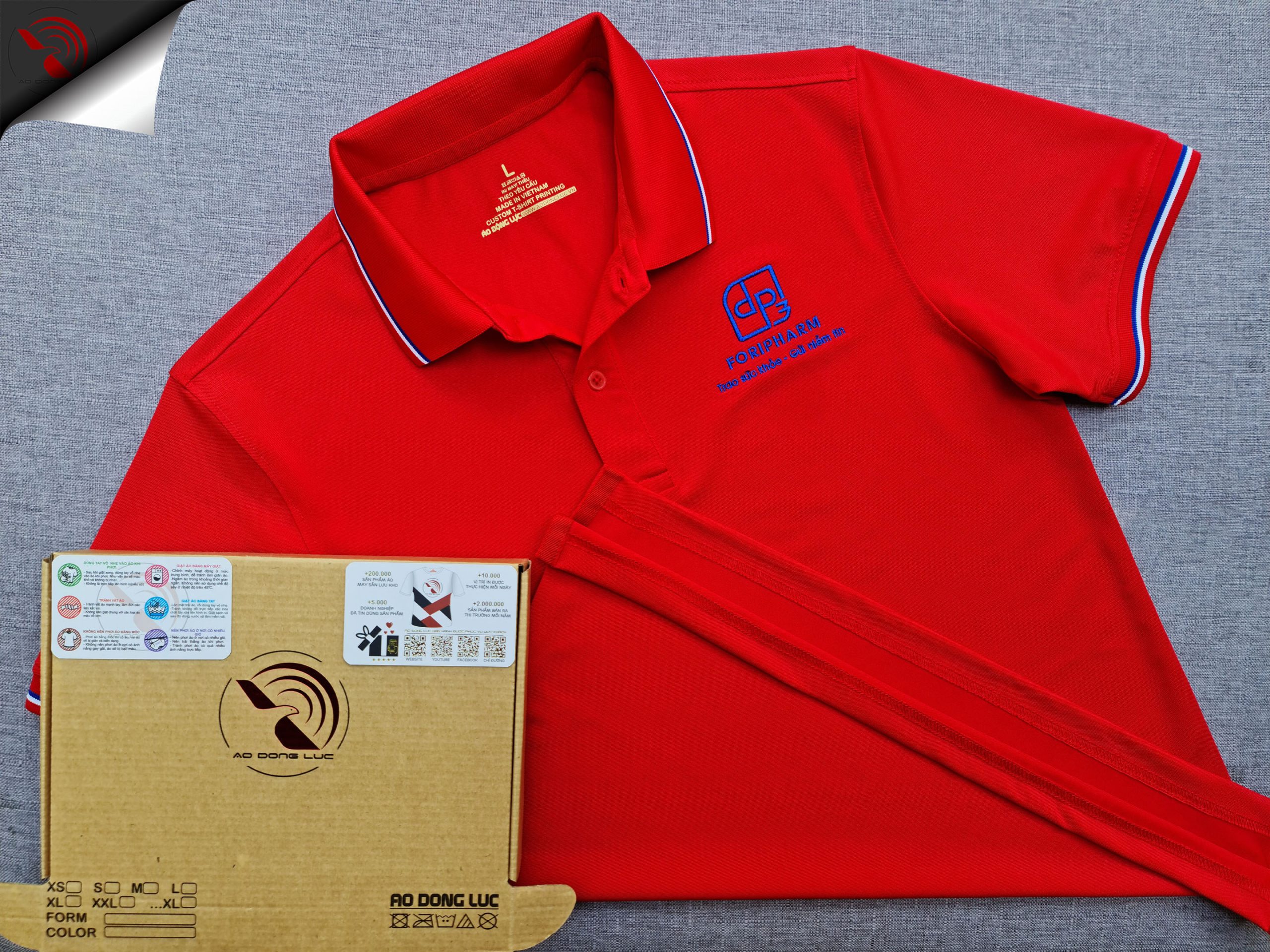 ao-polo-dong-phuc-foripharm-theu-logo-nguc-det-bo-do-truoc Đồng phục áo thun polo màu đỏ dệt bo theo yêu cầu thêu logo ngực