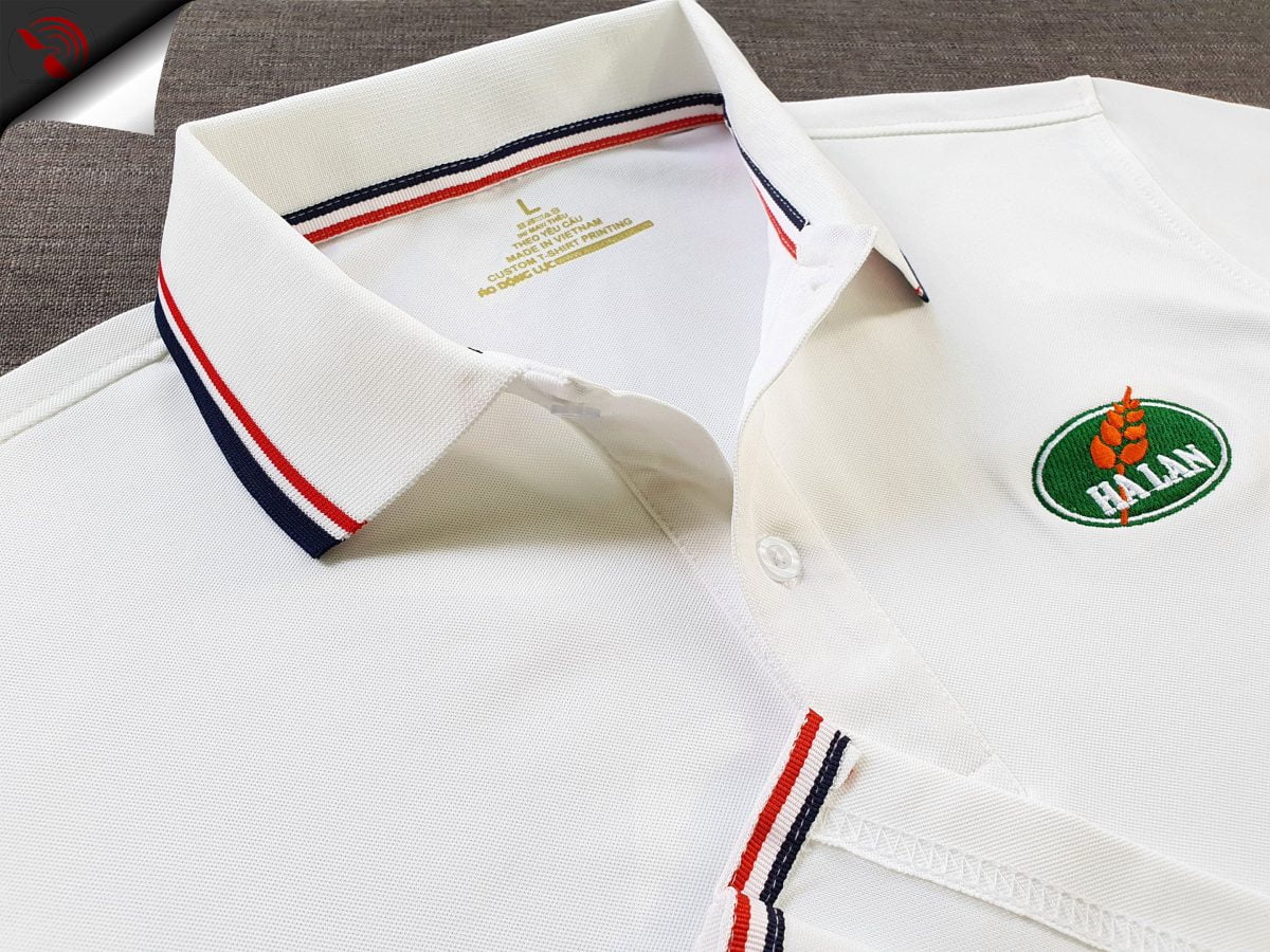 Đồng phục áo thun polo bo sọc màu trắng thêu logo ngực