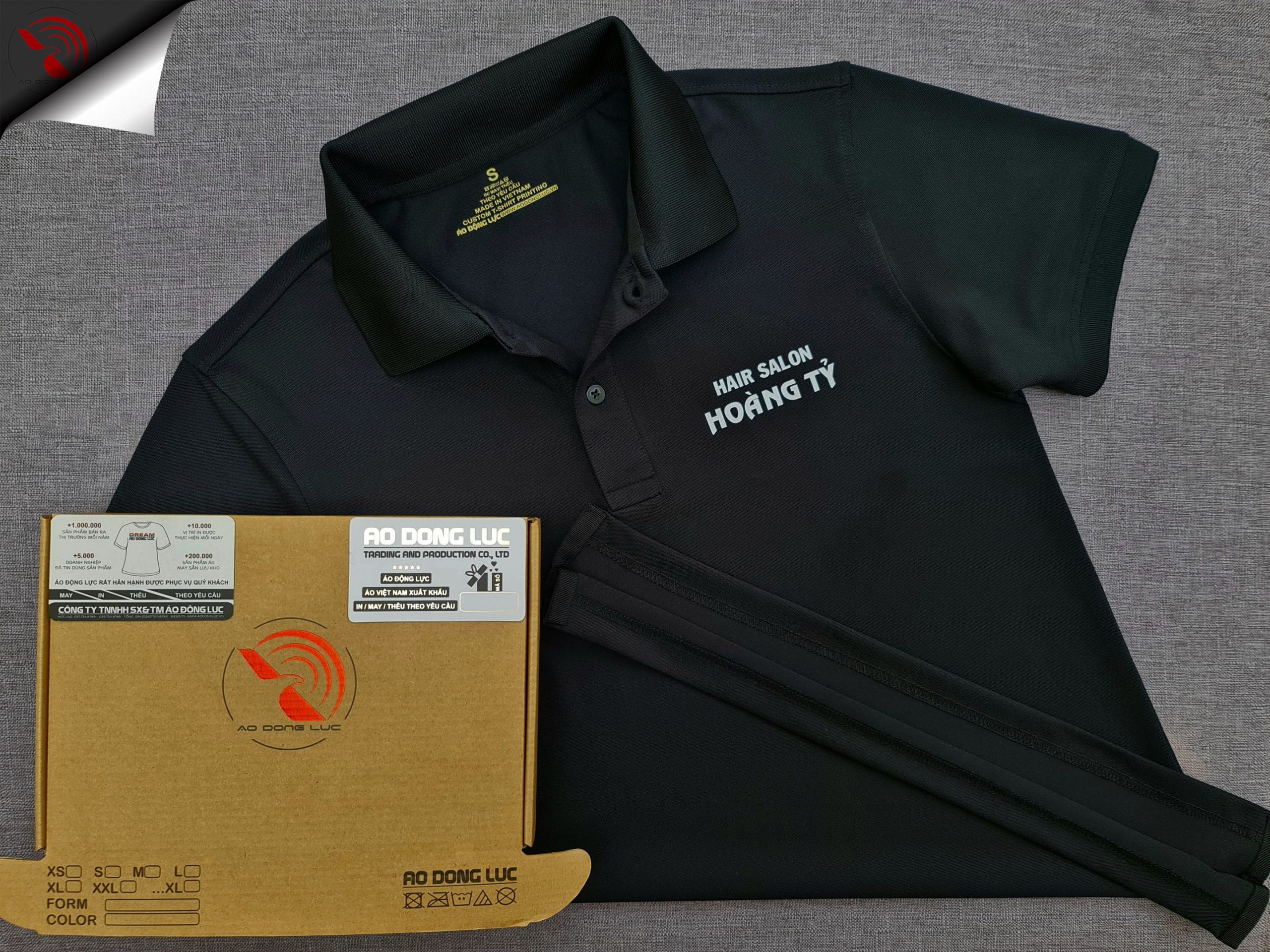 Đồng phục áo thun polo bo trơn màu đen in kỹ thuật số