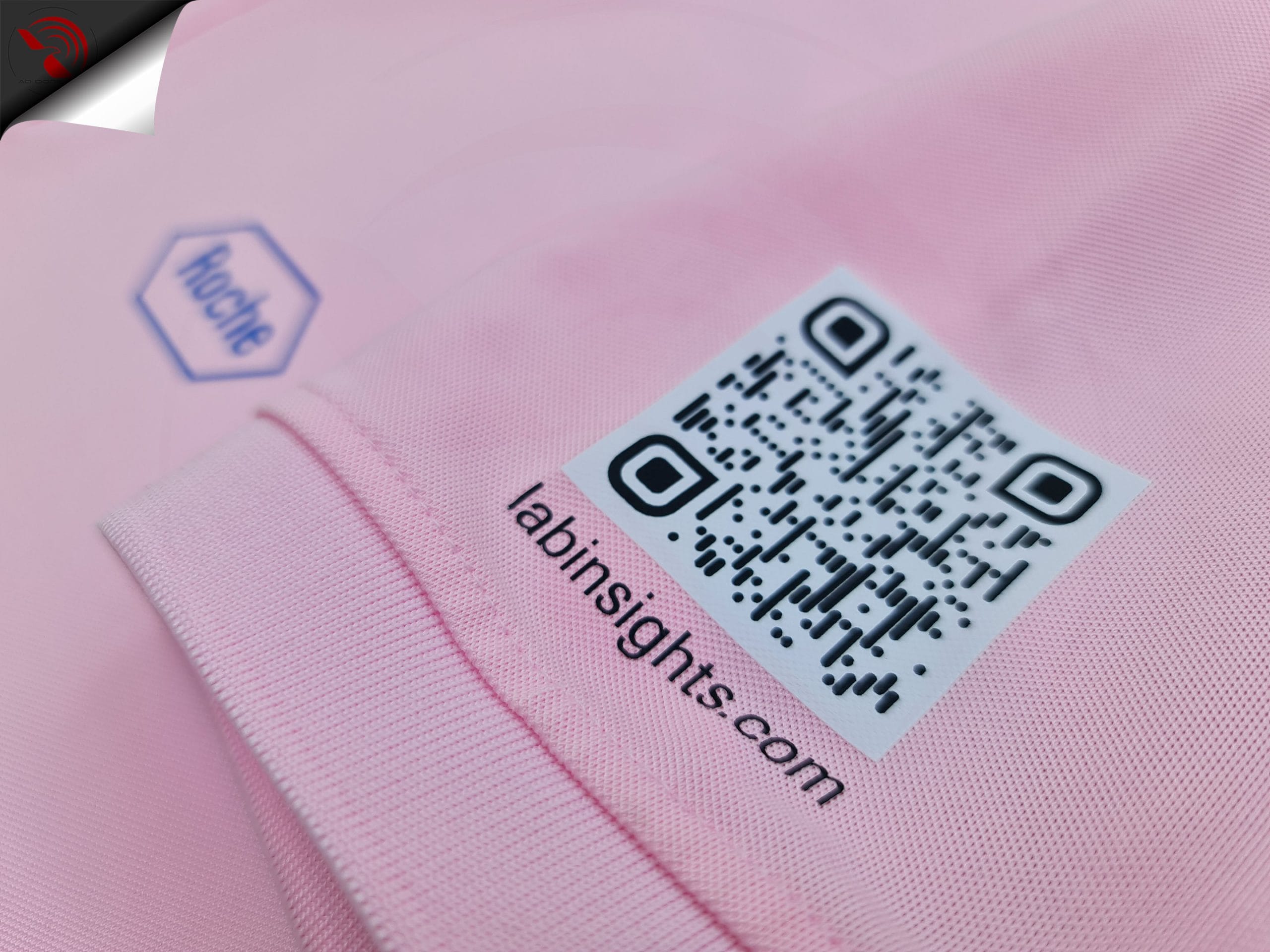 Hình in kỹ thuật số lên áo thun đồng phục polo bo trơn hồng phấn