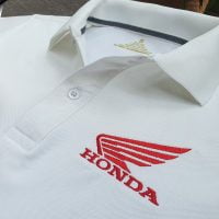 Đồng phục áo thun polo bo trơn màu trắng thêu logo