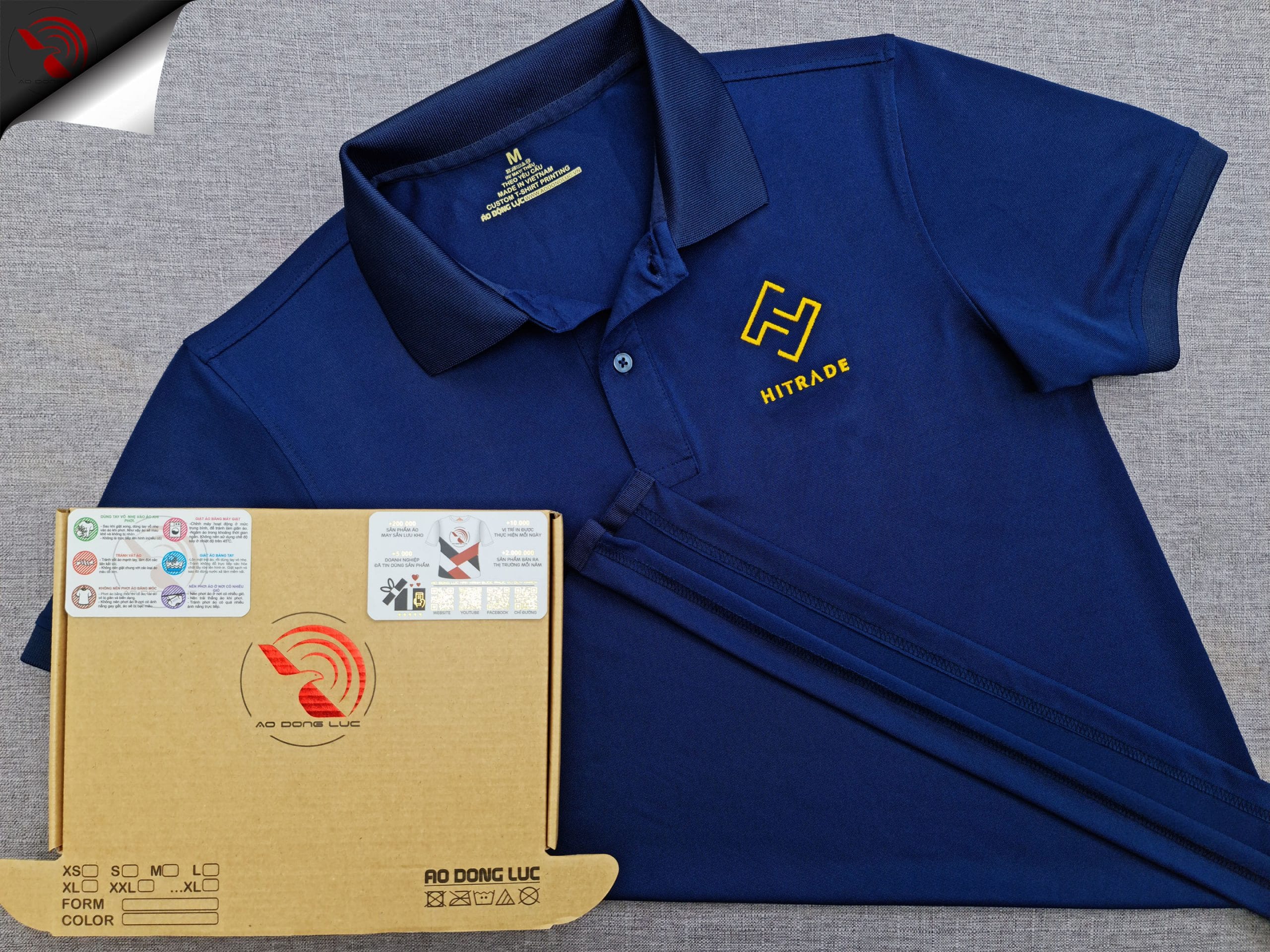 Đồng phục áo thun polo bo trơn màu xanh đen thêu logo ngực