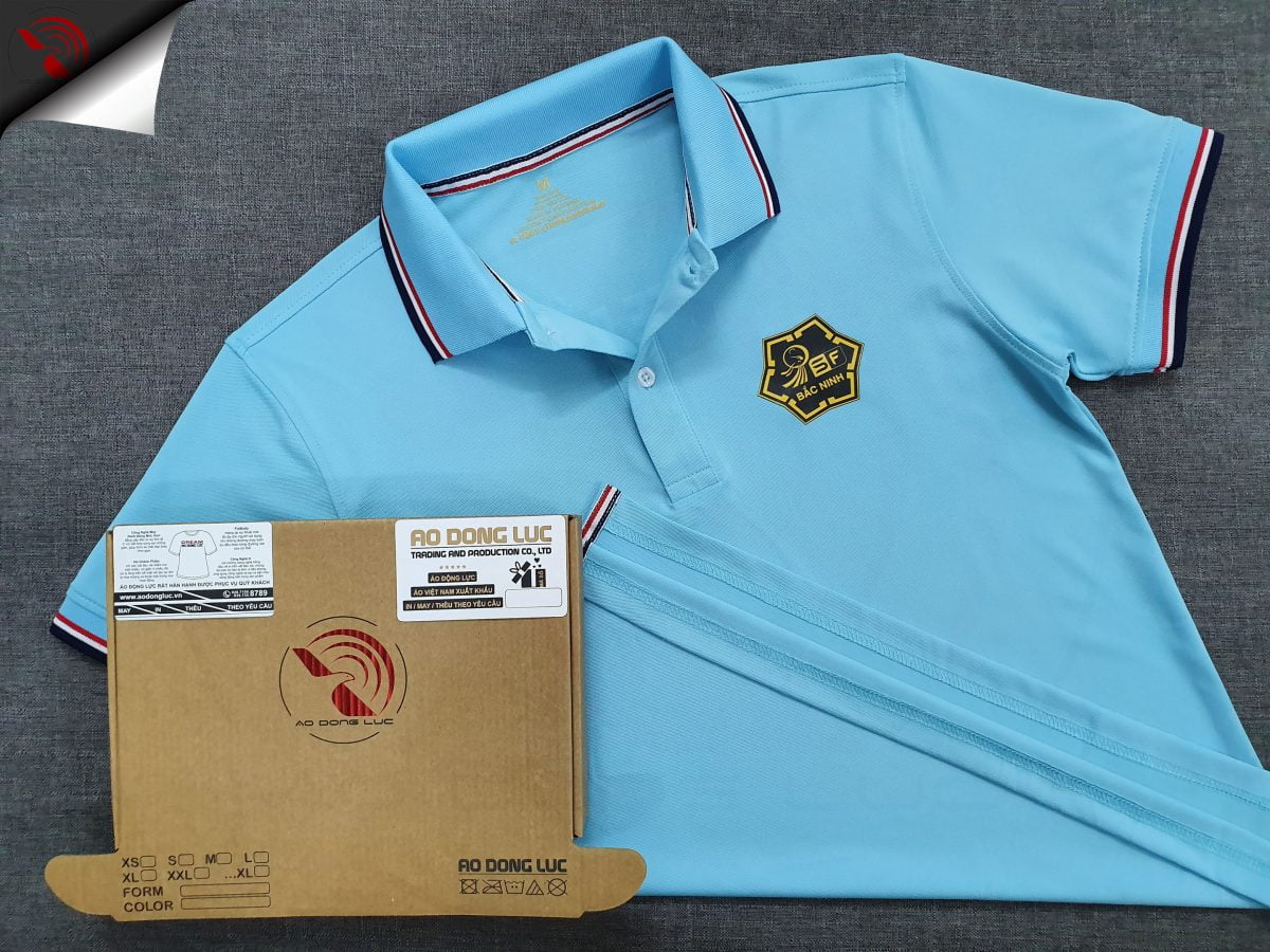Đồng phục áo thun polo bo sọc xanh thiên thanh in decal logo