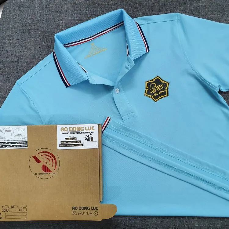 Đồng phục áo thun polo bo sọc xanh thiên thanh in decal logo