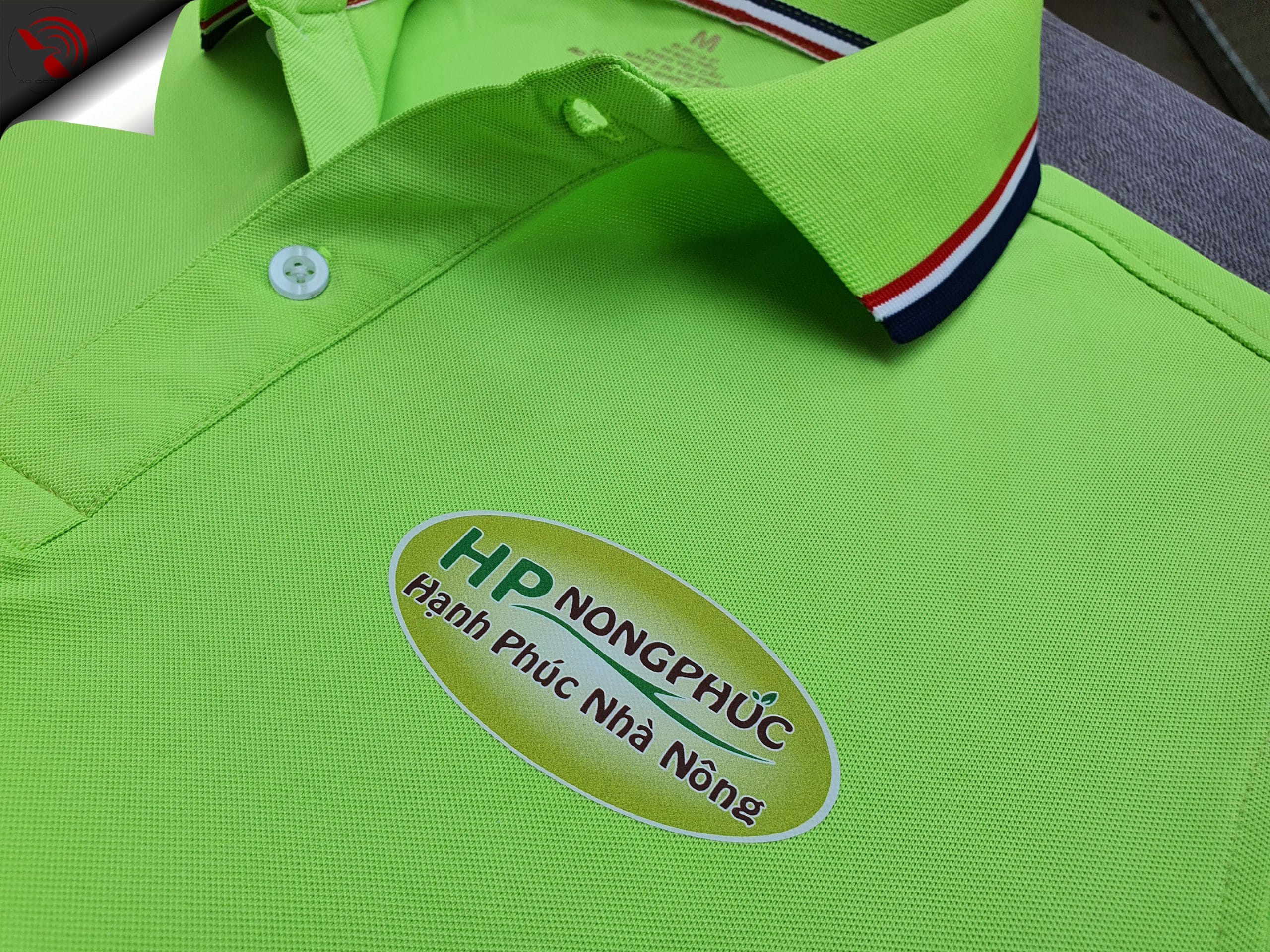 Hình in kỹ thuật số lên áo thun đồng phục polo xanh chuối