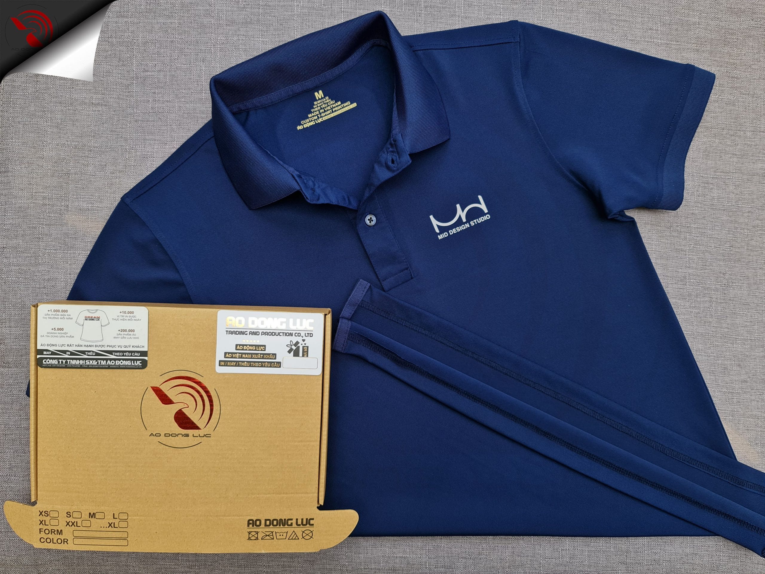 Đồng phục áo thun polo bo trơn xanh đen in kỹ thuật số logo