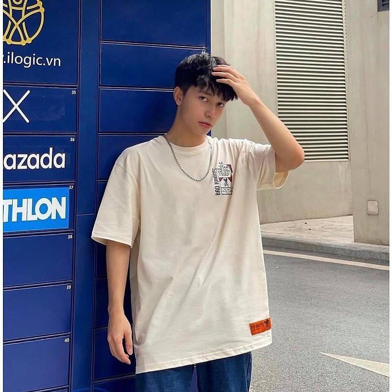 Áo thun oversize phối với quần skinny jeans
