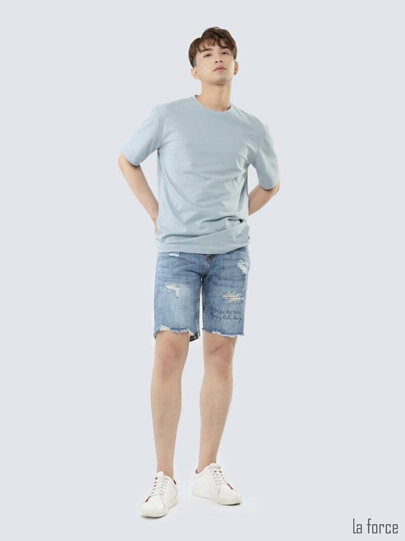 Phối đồ áo thun với quần jeans