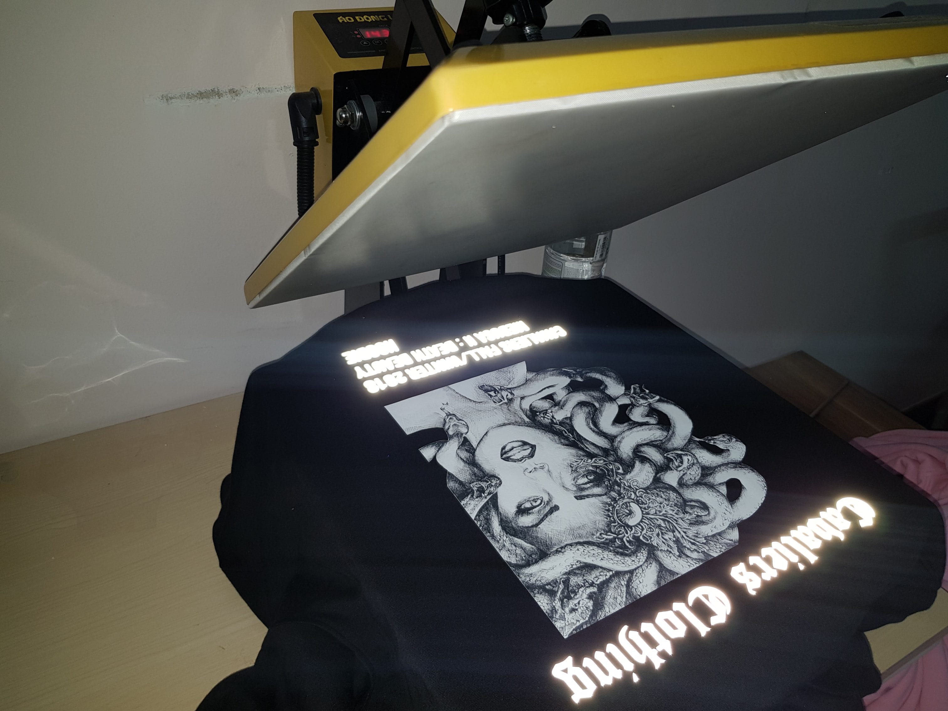 Áo in chuyển nhiệt theo yêu cầu