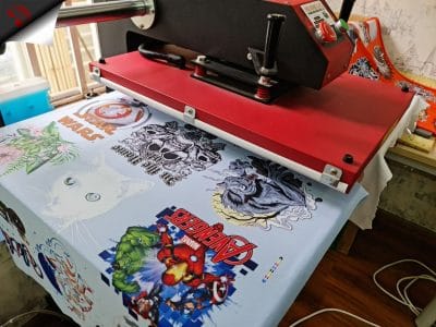 Hình ảnh máy in DTG trực tiếp lên vải tại xưởng Áo Động Lực